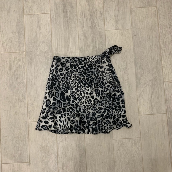 BB Dakota Dresses & Skirts - NWT BB Dakota Leopard Faux-Wrap Skirt